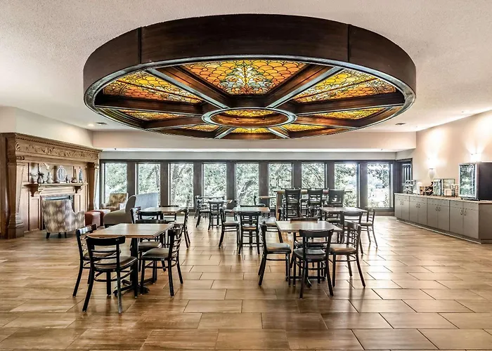 Riverview Inn & Suites, Ascend Hotel Collection