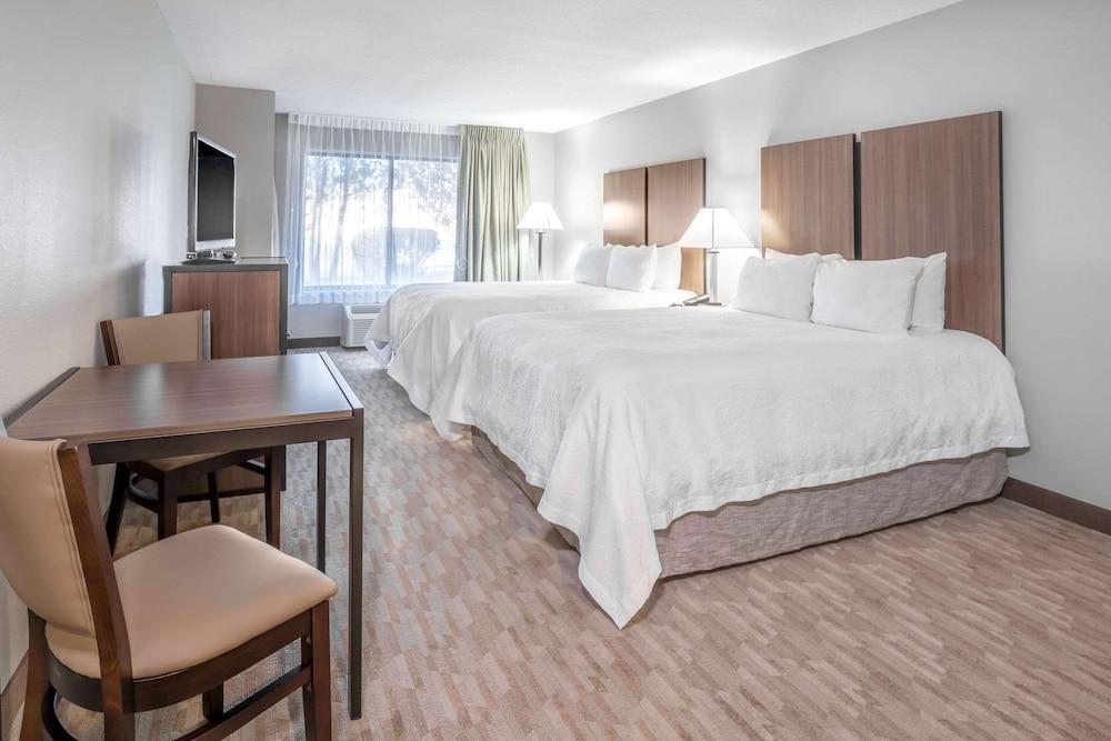 Riverview & Suites, Ascend Collection Rockford
