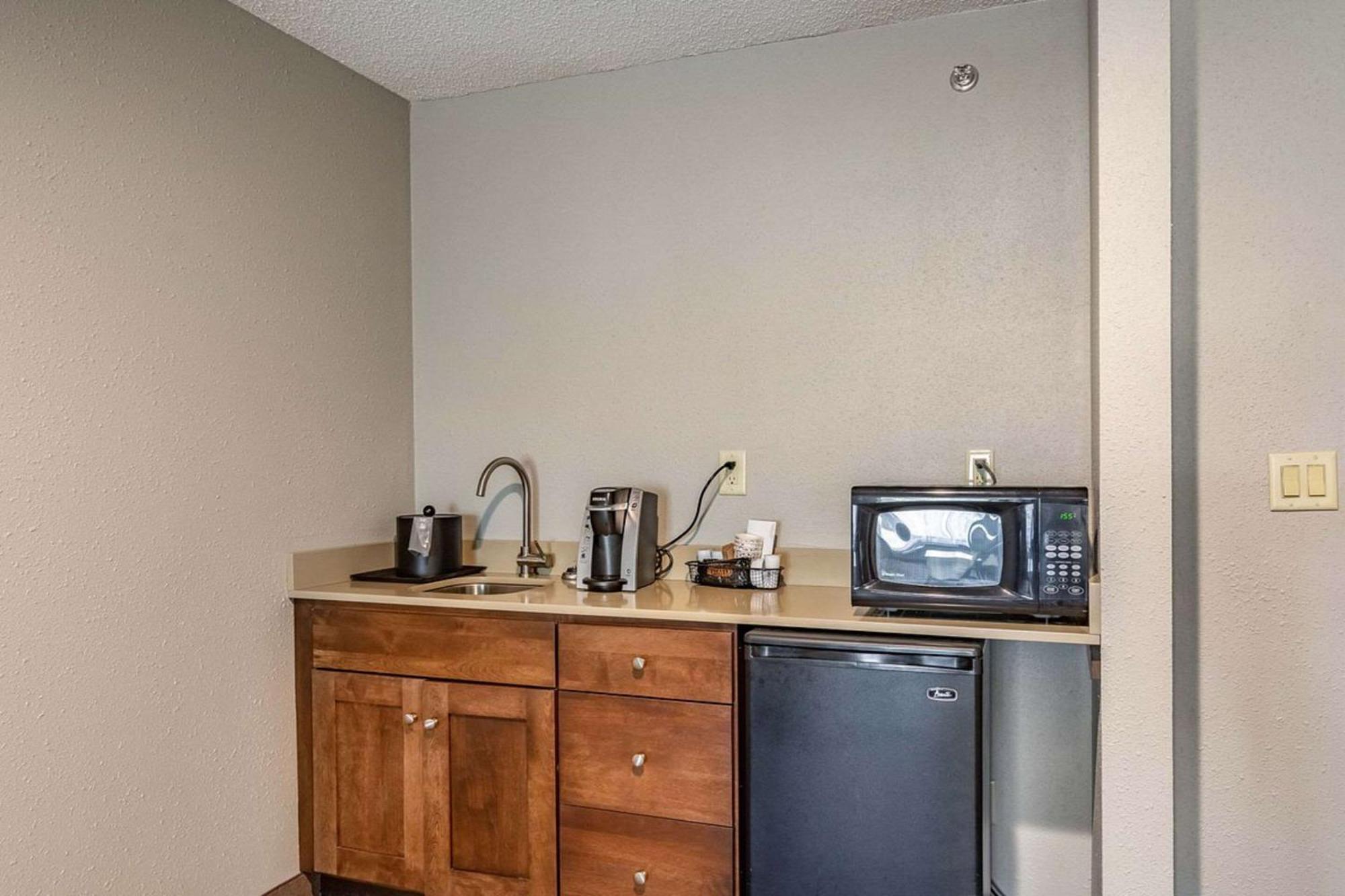 Riverview & Suites, Ascend Collection 3*
