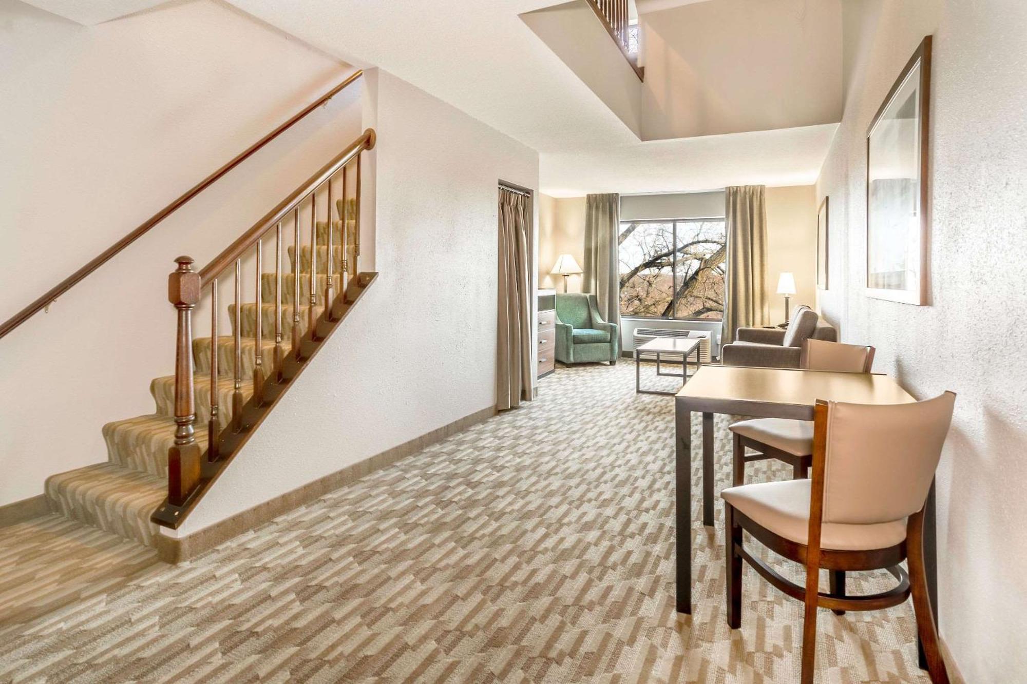 Riverview & Suites, Ascend Collection Hotel 3*